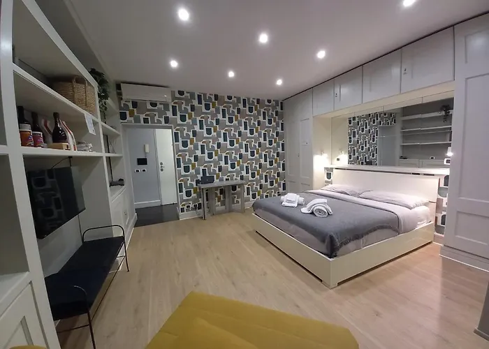 Apartment Piazza Di Spagna, Ground Floor, Historic Center