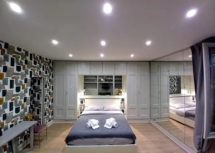 Piazza Di Spagna, Ground Floor, Historic Center Apartment *