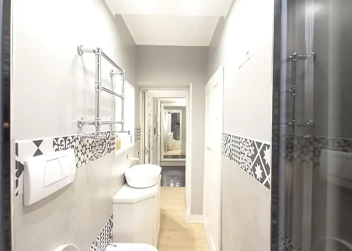 Piazza Di Spagna, Ground Floor, Historic Center Apartment Rom